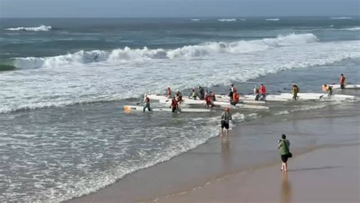 Raw footage from @bulla_wood of PE2EL Surf Ski Challenge day 3 doubles start 🇿🇦 Wishing all paddlers a safe day 🌊 | FENN