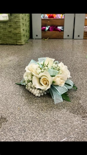 How to Make a Corsage: Step-By-Step Guide
