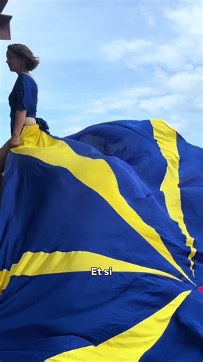 ✨ Une robe qui vole. Une expérience à vivre. ✨ Le Flying Dress by I See You Studio, ce n’est pas juste une séance photo. C’est une expérience pensée pour révéler ta puissance, dans des lieux emblématiques de La Réunion, avec une approche artistique et élégante qui nous est propre. Que tu sois Réunionnaise ou de passage sur l’île, offre-toi des images fortes, intemporelles, parfaites pour sublimer ton Instagram. 📍 La Réunion 📸 Flying Dress by I See You Studio 📩 Réservations ouvertes — infos en