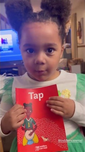 3 year old reader with toddlers can read decodable books #shorts