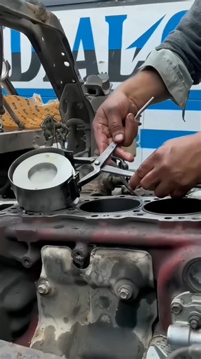 Six Cylinder diesel engine piston ring fitting Like a pro #shortsfeed #mechanic #shorts