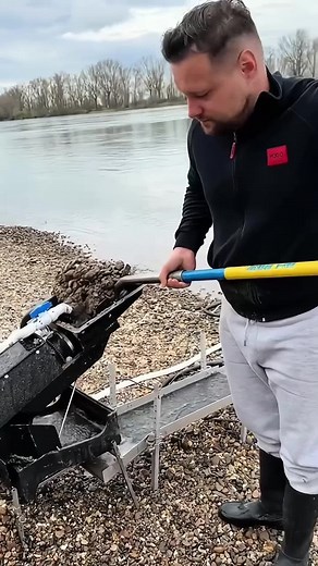 Mini gold panning machine#bullion#gold#Grinding#mechanical#Alchemy#mine