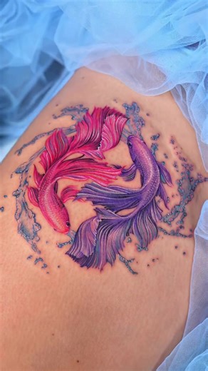 Loving these colors by @enni.tattoo 😍 😍 😍