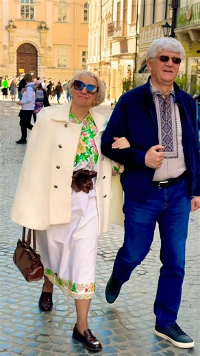 Щасливе подружжя. Львів мода, центр. #львівплощаринок