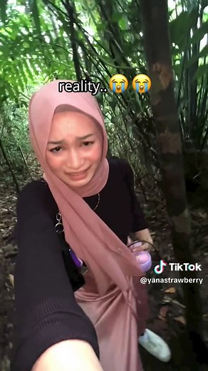 Yanastrawberry Hiking in Skirt Outfit Explained