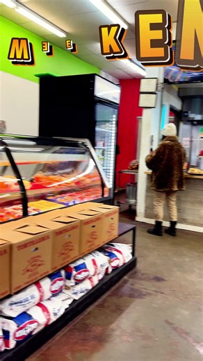 ✨ Los fines de semana saben mejor con la comida de Los Pérez Watertown 🤩🍴 Weekends feel complete with the flavors of Los Pérez Watertown 💥 🥩 Fresh cuts of meat - carne fresca 🌮 Comida recién hecha - Delicious food!🍨 Y antojos que no pueden esperar - And your favorite cravings! 📍 309 S Third St, Watertown #weekendfood #comidafindesemana #barbacoa #chicharron #carnitas