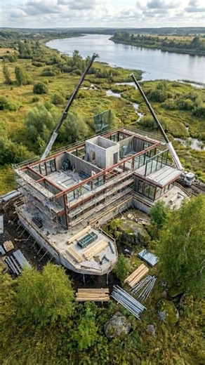 The House That Floats – Cinematic Construction Journey