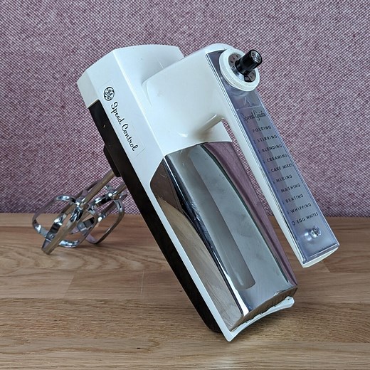 Vintage GE Electric Hand Mixer D5M68, Mid Century Modern, USA Made, 150W, Retro Kitchen Appliance, 1960s Chrome Beaters, Tested, Collectible - Etsy