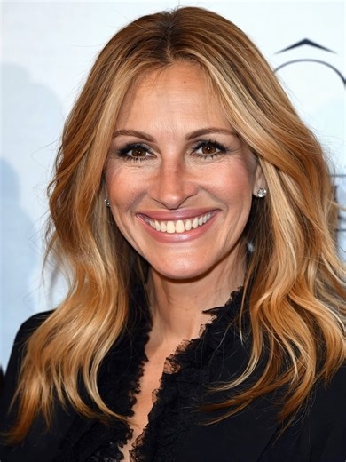 “Slender figure at 55”: A rare photo of Julia Roberts in a pink bodysuit has appeared on the network! Looking at this picture, it’s hard to believe that the “beauty” is already 55 years old. She looks forty, no more. Check the photos in the comments 👇👇👇 | Julia Roberts Fans