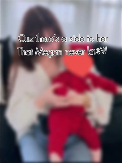 LEAH ASHE HOLDING MEGAN'S BABY FOR CHRISMTAS PHOTOS?! 😱😨 #roblox #meganplays #drama #leahashe #sad