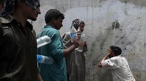 La ola de calor en Pakistán deja unos 700 muertos