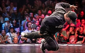 Beat TYH vs Bruce Almighty - WDSF European Breaking-冒牌天神freestyle玩起来了！