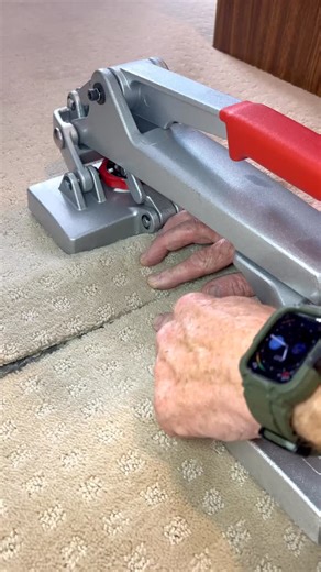 Roberts Consolidated Industries on Instagram: "Doorway seam repairs expose everything—especially a mismatched carpet pattern. The ROBERTS 10-128 Locking Pattern Matching Carpet Stretcher is built for this exact moment. Compact enough to maneuver in tight spaces, strong enough to hold up to 300 lbs. of tension, and precise enough to realign patterned carpet cleanly. This is pattern matching done right #carpetinstallation #carpetinstaller #carpetfitter #carpetfitting #carpetrepair 📷 @carpetrepair