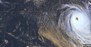 Animation satellite EUMETSAT du CTI #Bheki entre 15h45 et 17h45 ce 17/11/2024. La structure nuageuse de BHEKI tend à devenir asymétrique, signe potentiel d'un début d'affaiblissement. A confirmer | Actus Météo 974