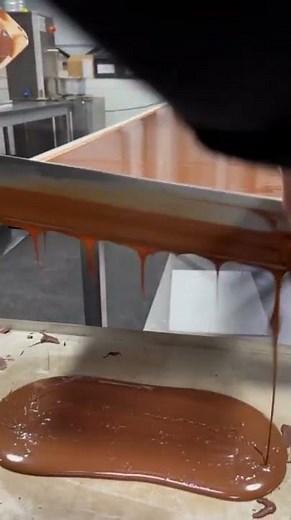 HOW TO MAKE CAKE POPS TIPS AND TRICKS | Chocolate Covered 🍓🍫 #cakepops #chocolate #cakesicles #fyp