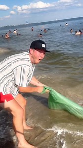 8.2M views · 7.1K reactions | My go to beach hack #summertimevibes #hacksandtips ##beachtrip | Drama Club: Backstage Pass | Facebook