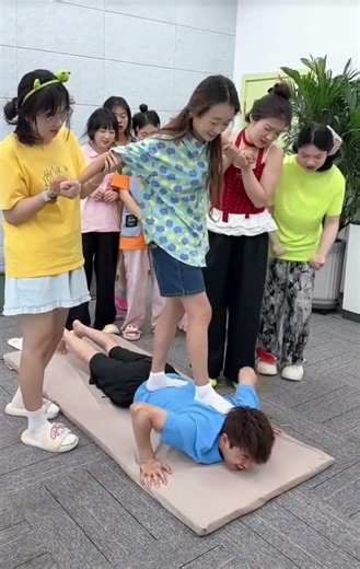 Trying a Push-Up With My Gf On My Back (INSTANT REGRET)