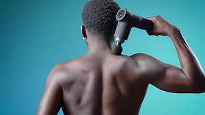 Beurer MG 185 Massagepistole, Massage Gun mit 5 Aufsätzen, kraftvolle Triggerpunktmassage, Lockerung von Verspannungen, Muskelmassagegerät mit 9 Intensitätsstufen, mit Akku