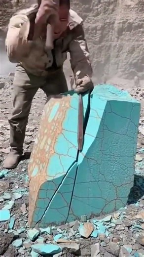 Splitting Open a Giant Turquoise Boulder with Traditional Tools