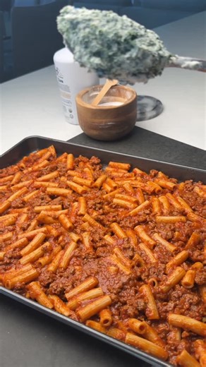 HIGH PROTEIN SHEET PAN ZITI 🍝 Per serving: 418 cal, 43g protein, 15g fat, 12g net carbs I made this high protein low carb with my Kaizen Food Company pasta, but use any pasta you prefer. ➡️Comment SHEET below and I’ll send you the full FREE printable recipe link to my Kaizen protein pasta Ingredients: Avocado oil spray; salt, pepper 2x 8oz boxes Kaizen ziti lowcarb pasta or pasta of choice 1 tsp olive oil 1 lb lean ground beef (93/7) 1 yellow onion, diced 4 garlic cloves, minced 1 tbsp Italian