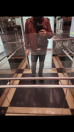 #OOTD 갈색가죽자켓 검정후드 흰티 바이커진 워커 #사진은 #핸드폰정면으로찍어서 #다리가짧아보임 #거꾸로찍어야하는데 #습관이안되네 #현실 #2D #나의상징성1번세트 #2번세트는도착하는데로 #한의원가는길