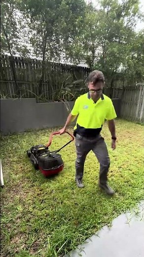 Lawn Mower Broke… So I Fixed Their Yard Fast!
