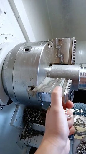 Understanding Cracked Chuck Quality Issues in CNC Machining