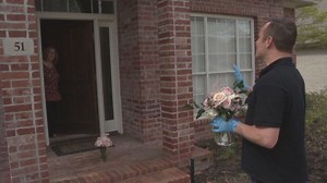 With wedding postponed, a bride had her florist surprise strangers with unused flowers