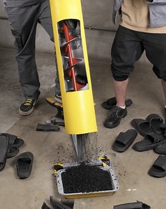 Strong recycled helmet from old flip flops 🩴 | Transformazing