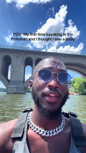 And the water stank but we had a ball😂 #potomacriver #washingtondc #kayaking