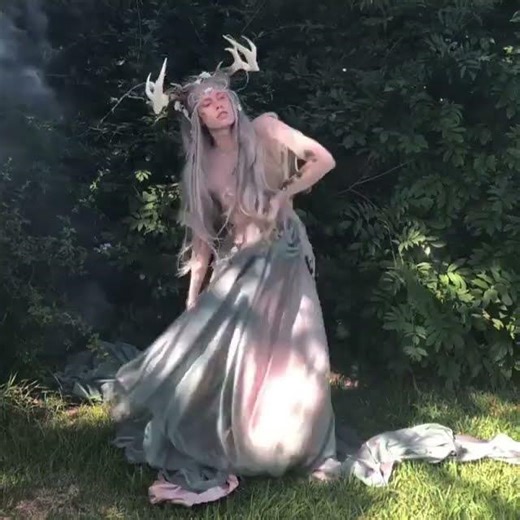 Photographer directions turned into pure magic ✨ #fairycore #cosplay #fantasy