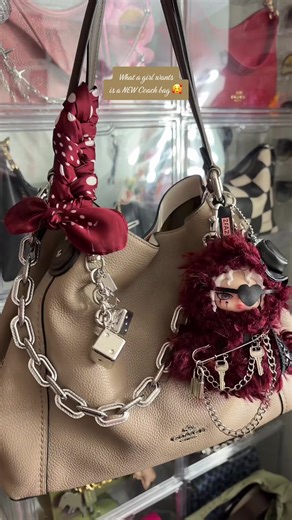 Check out the newest addition to my Coach bag collection! The @Coach Edie Shoulder bag 🥰 #coach #coachbag #coachbagcollection #coachtok #pursetok