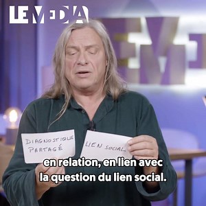 FRANCK LEPAGE : CURE DE DÉSINTOX CONTRE LA LANGUE DE BOIS « Aujourd'hui, la prophétie de Georges Orwell se trouve réalisée : on nous a supprimé tous les mots du vocabulaire qui nous permettaient de penser négativement le capitalisme. » « Quand où on ne peut plus nommer quelqu’un "exploité" mais qu’on est obligé de l’appeler "défavorisé", la personne n’est plus la victime d’un exploiteur, juste quelqu’un qui n’a pas eu de chance. » | Le Média TV