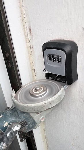 How To Open A Key Safe: Tips & Tricks