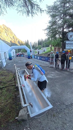 Le Ravitaillement de Jean Philippe Tschumi (Kailas Fuga) 🇨🇭 à la Fouly (UTMB)!