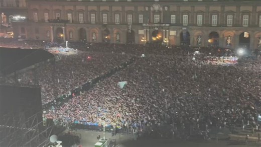 Napoli-Cagliari, gol di McTominay e boato in Piazza Plebiscito