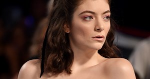 Why Didn’t Lorde Sing During Her VMA Performance?