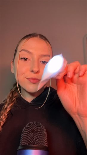 Rebecca on Instagram: "ASMR Fast and Relaxed Instructions 🤝🏻 #asmr #asmrfocus #asmrfast #asmrsleep #asmrrelax #asmrfollow #asmrfollowmyinstructions #asmrforadhd"