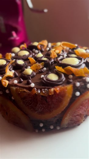 make a celebratory winter cake w me (I try and make birthday desserts for my friends) 🍺🍊Stout cake w Devil’s Club Downrigger, tart orange curd, bittersweet ganache, dark chocolate and chili crème mousseline, candied orange peel