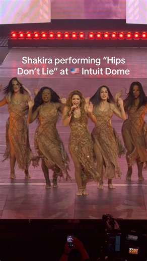 Shakira performed “Hips Don’t Lie” at her LMYNL world tour at Intuit Dome California #shakira