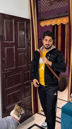 𝑳𝒐𝒗𝒆𝒏𝒆𝒆𝒕 𝑽𝒂𝒍𝒆𝒄𝒉𝒂 on Instagram: "Vlog - 45 Aaj toh Bani ki pitaai hui.😅 Donuts 🍩🍫 Ingredients: • Bread slices – 6 • Milk – 2 to 3 tablespoons (use little by little) • Powdered sugar – 3 tablespoons (adjust to taste) • Oil – for deep frying • Chocolate (dark or milk) – ½ cup • Colorful sprinkles – 2 tablespoons Method: 1. Cut and remove the brown edges of all bread slices. 2. Tear the bread into small pieces and place them in a bowl. 3. Add powdered sugar and mix well. 4. Slowly