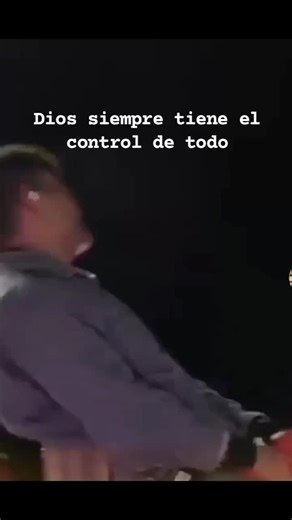 Vanessa Davila on Instagram: "¿Qué sería mi vida sin Ti? Me pongo a pensar y creo que simplemente no existiría. Antes nada tenía sentido, pero hoy sé que mi vida cobra valor contigo. Me duele ver cuántos aún no te conocen, porque sé lo que significa caminar sin rumbo. No es fácil el camino del cristiano, pero tengo la certeza de que nunca estoy sola: Tú siempre estás para sostenerme. ✨🙏"