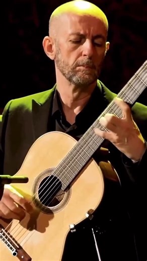 José Tomaz Bispo Filho on Instagram: "@coffeemusic01 @barcelona_guitar_trio O Barcelona Guitar Trio é um grupo espanhol formado por três guitarristas virtuosos, com base em Barcelona, Espanha. O trio une guitarra clássica e flamenca, com técnica refinada, precisão rítmica e forte carga emocional. Reconhecidos internacionalmente, eles são conhecidos por interpretações que transitam entre o flamenco tradicional, a música clássica espanhola e releituras modernas, muitas vezes em homenagem a Paco de