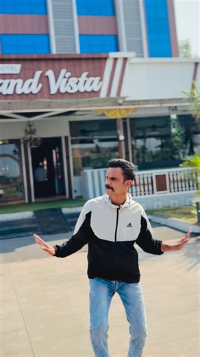 Serving Moves | Dancer on Instagram: "Kabutari Bole Kabutar se… Simple Dance Steps #servingmoves #reels #reelsdancevideo #foryou #apnaambah #uniformtostage #dancingwaiter #ranjangaon #morenamp #ambah #ambah #hotelgrandvista #hotelgrandvistaranjangaon"