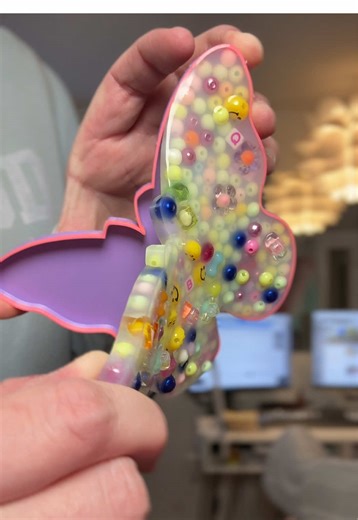 ADHD hands will get it🦋 This butterfly picky pad gives your fingers something to do so your brain can actually relax. Perfect for fidgeting, focus, anxiety, and stopping mindless picking habits. I love that it comes with tray to keep all the beads contained, and that you can remake it with silicone refills for endless use. A reusable sensory fidget that actually helps when you need to sit still, focus, or unwind.