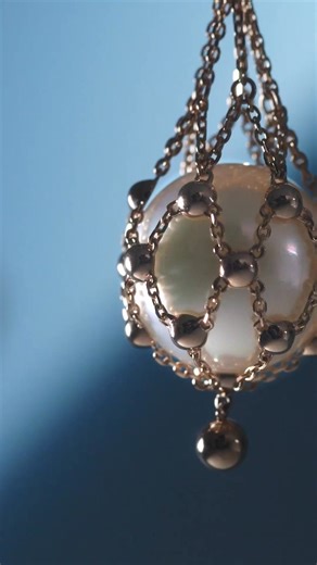 The Lavalier: inspired by the ropes and rigging of pearling ships, a design born of Paspaley's heritage over 90 years. Discover Paspaley Pearls at Diamond Cellar | Diamond Cellar
