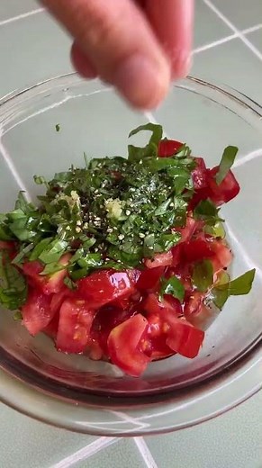 I’ve been making this bruschetta recipe all summer long with my home grown basil 🌿☺️ and aren’t