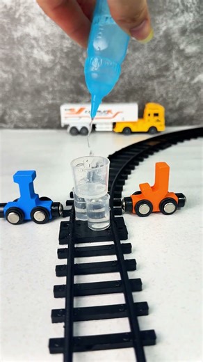 😱😱😱Model trains involved in a massive collision