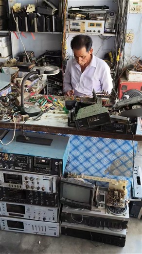 Old VCR Deck Amplifier Repairing Center 😱