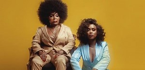 Mc Rebecca e Elza Soares exaltam negritude no clipe de 'A Coisa Tá Preta'